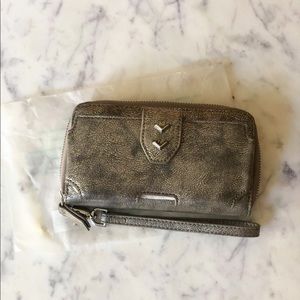 Stella and Dot Madison Tech Wallet